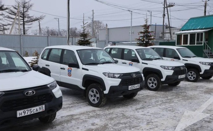 Пожарным и спасателям Сахалина передали автомобили, снегоходы и квадроциклы Пожарным и спасателям Сахалина передали автомобили, снегоходы и квадроциклы