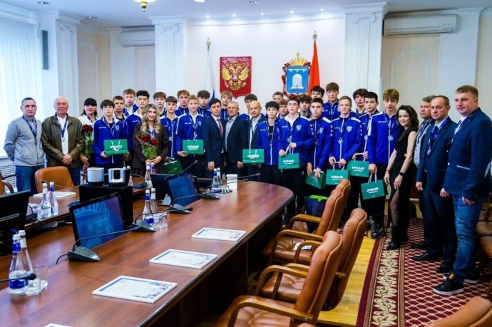 Исторический успех: юные футболисты Тамбова впервые завоевали серебро Первенства России Исторический успех: юные футболисты Тамбова впервые завоевали серебро Первенства России