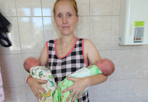 В забайкальской семье из-за двойни стало 6 мальчиков, а в другой – 6 девочек