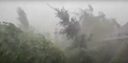 На Магнитогорск обрушился ураган