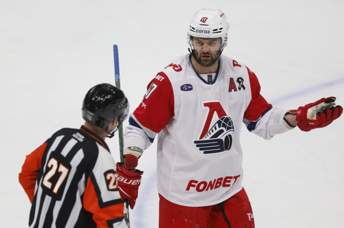 Радулов стал третьим игроком старше 38 лет с хет-триком в КХЛ Радулов стал третьим игроком старше 38 лет с хет-триком в КХЛ