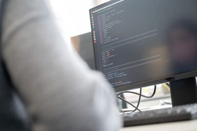 Нейросети в деловой переписке применяют более 50% россиян