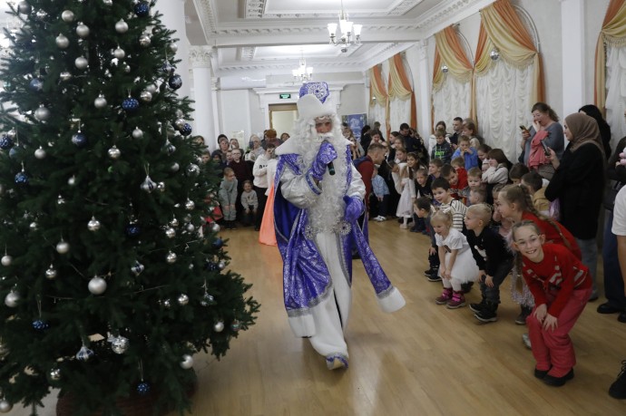 Губернаторские новогодние елки проходят в Ярославской области Губернаторские новогодние елки проходят в Ярославской области