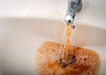 В Приамурье директора ресурсоснабжающей организации наказали за «ржавую» воду