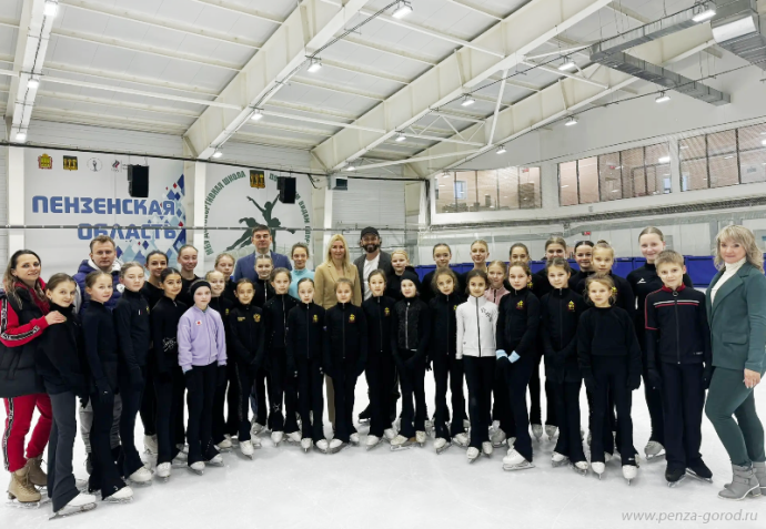 Первый канал снимает Пензу: в новом ледовом комплексе побывал Илья Авербух Первый канал снимает Пензу: в новом ледовом комплексе побывал Илья Авербух