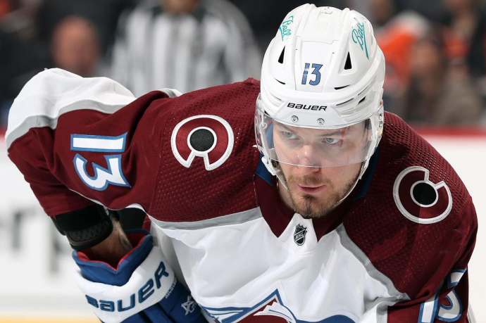 Шайба Ничушкина принесла победу "Колорадо" в матче с "Филадельфией" Шайба Ничушкина принесла победу "Колорадо" в матче с "Филадельфией"