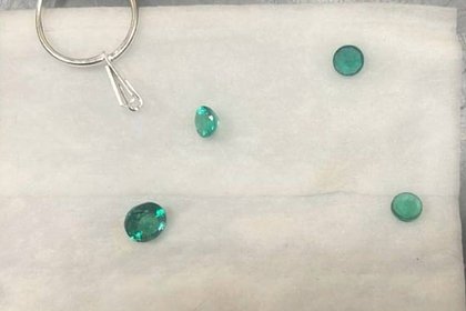 Россыпь изумрудов и рубинов в креме привезли в Москву Россыпь изумрудов и рубинов в креме привезли в Москву