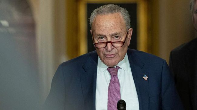 Лидер демократов в Сенате США обвинил Трампа в сокрытии данных в деле Эпштейна