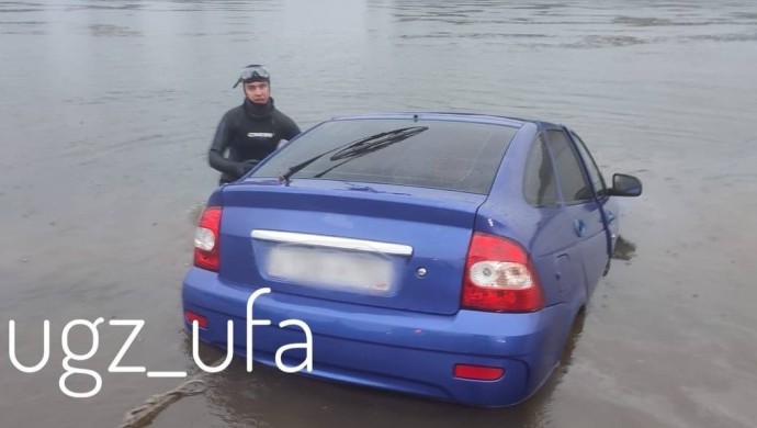 В Уфе в реке Белой нашли утонувший автомобиль
