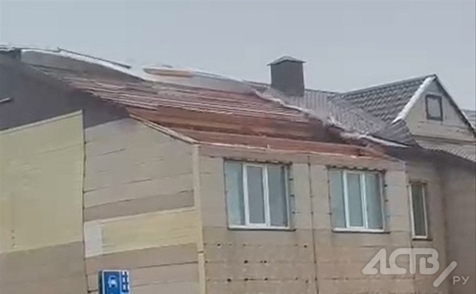 Сорвало крышу, повреждена ЛЭП: на Южные Курилы обрушился мощный ураган Сорвало крышу, повреждена ЛЭП: на Южные Курилы обрушился мощный ураган