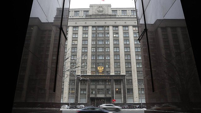 Вячеслав Володин поручил активизировать работу по подготовке законодательных изменений для снижения бюрократической нагрузки на врачей и учителей
