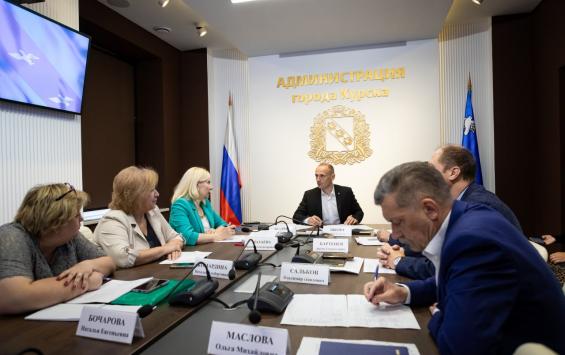 В Курске обсудили ход строительства и капремонта ключевых объектов
