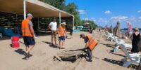 В Астрахани ловили купающихся в каналах детей