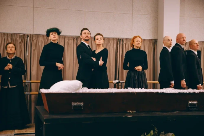 В Театре Наций прошла премьера спектакля Валерия Фокина «Обыкновенная смерть» В Театре Наций прошла премьера спектакля Валерия Фокина «Обыкновенная смерть»