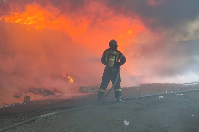 В Приморье при пожаре в многоквартирном доме погибли три человека