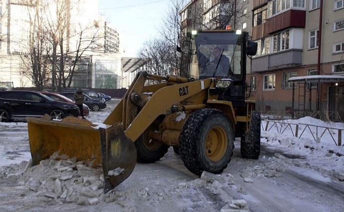 Две управляющие компании Южно-Сахалинска не справились с уборкой наледи во дворах