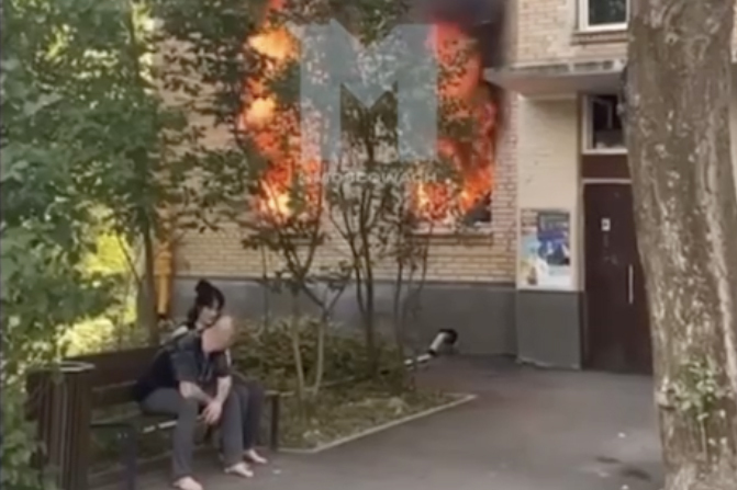 Попавших на видео во время пожара в квартире москвичей назвали мемом