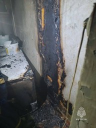 В Уфе после пожара в больницу экстренно доставили женщину