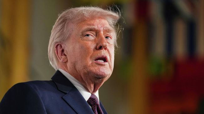 Трамп назвал безумным продолжение вооруженного конфликта на Украине