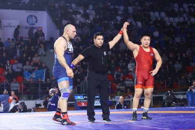 Якутский борец Никита Софронов сенсационно одолел фаворита из Кемерово на турнире Коркина