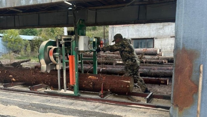 Сельчанин в Башкирии организовал пилораму по запросу бойцов СВО Сельчанин в Башкирии организовал пилораму по запросу бойцов СВО