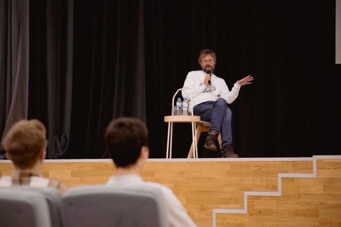 Калининградские школьники задали вопросы доценту МГУ Станиславу Дробышевскому