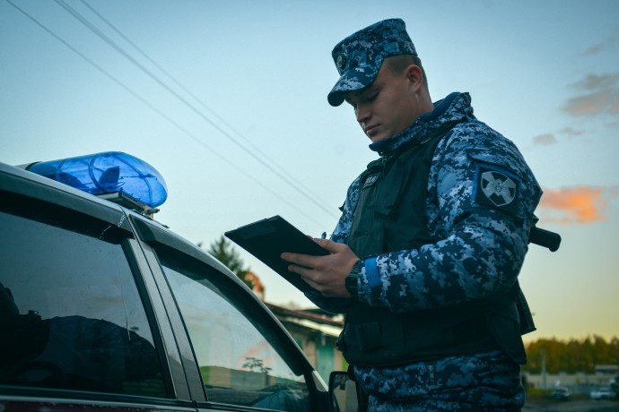 В Пензе на краже урны, дорожного знака и госномеров попался 19-летний юноша В Пензе на краже урны, дорожного знака и госномеров попался 19-летний юноша