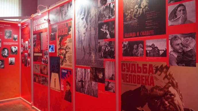 Выставку о военном кинематографе к 80-летию Победы представил Музей кино в столице Абхазии