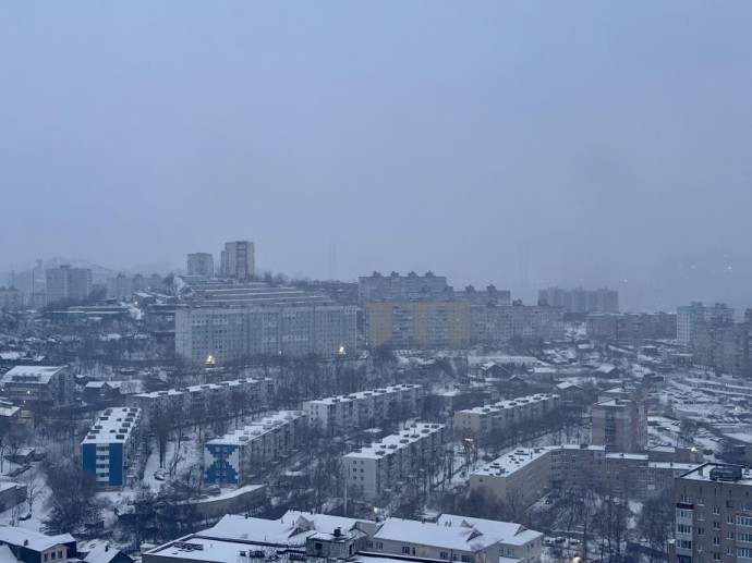 Машины буксуют и вылетают с дорог: обстановка во Владивостоке после первых часов снегопада Машины буксуют и вылетают с дорог: обстановка во Владивостоке после первых часов снегопада