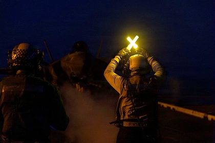«Надеемся, агрессор получил послание». Иран заявил о повреждении американского авианосца
