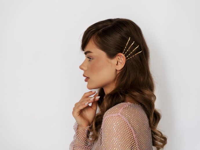 Объёмный хвост, повязку и пучок рекомендуют для рождественского вечера — Marianne