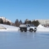 Каток начали заливать на главной площади Благовещенска