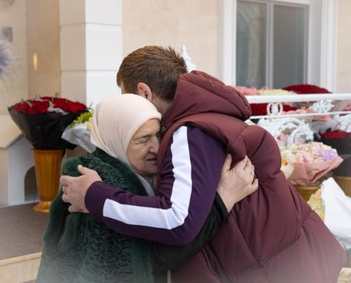 Из страха — Кадыров объяснил, почему Лондон ввел санкции против его мамы