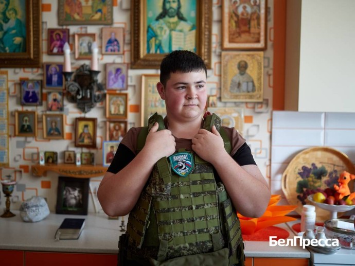 «Настоящий боец!» 14-летний парень из Масловой Пристани спасал раненых после обстрела ВСУ