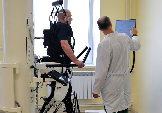 Сопровождающим ветеранов СВО с 2026 года оплатят проезд, проживание и питание на реабилитации