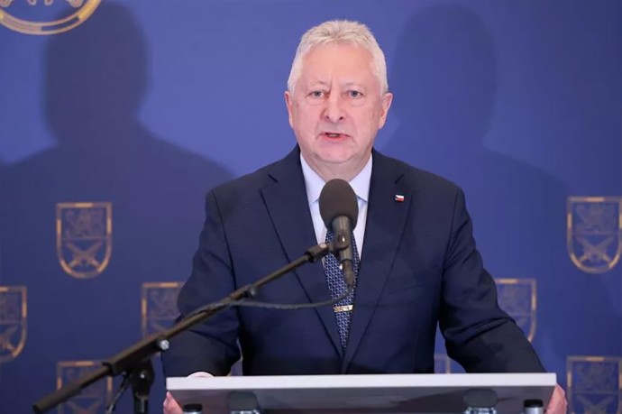 Министра обороны Чехии унизили за слова о помощи Киеву Министра обороны Чехии унизили за слова о помощи Киеву