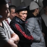 Мигрант надел шапку с надписью и развеселил россиян. Виновато незнание английского