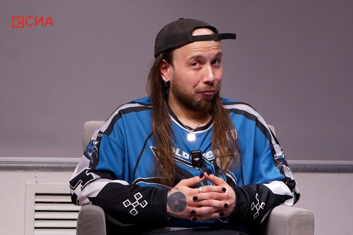 Вышел новый выпуск подкаста «Саша и Даша» со стендап-комиком Денисом Антипиным