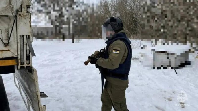 В Курской области специалисты МЧС России обнаружили и обезвредили более 1000 боеприпасов на минувшей неделе