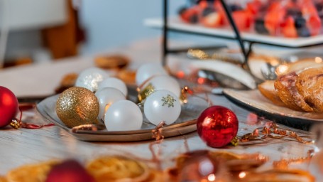 «Соблюдаем спокойствие любой ценой»: психолог дала советы тем, кто опозорился на корпоративе