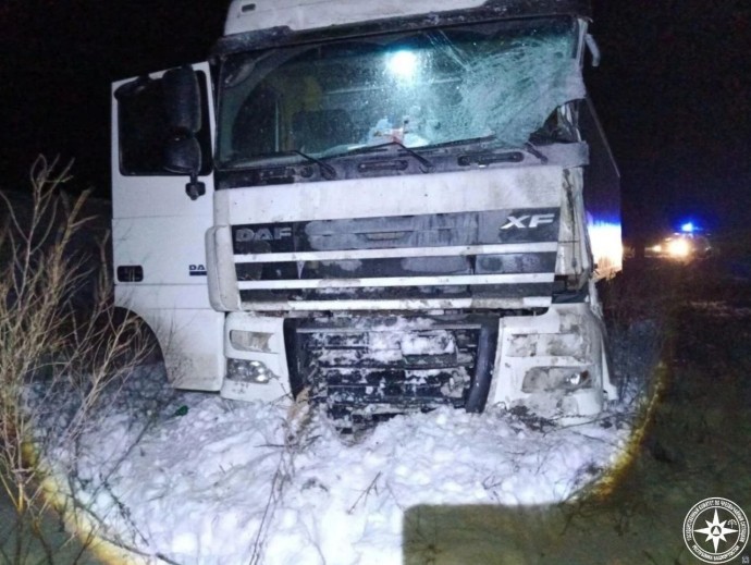 В Башкирии на трассе произошла жуткая авария с грузовиком, пострадал водитель В Башкирии на трассе произошла жуткая авария с грузовиком, пострадал водитель