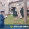 Штормовой ветер: падающие деревья повредили провода и кровлю больницы в Приморье