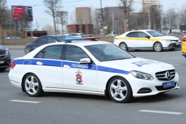 Учительница четырежды изнасиловала школьника и сбежала от полиции