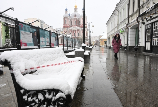 Власти Москвы призвали граждан быть внимательными на улице из-за снегопада