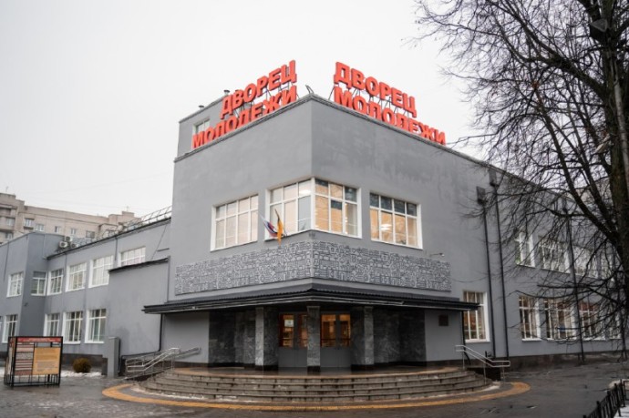 В Ярославле обновили фасад Дворца молодежи