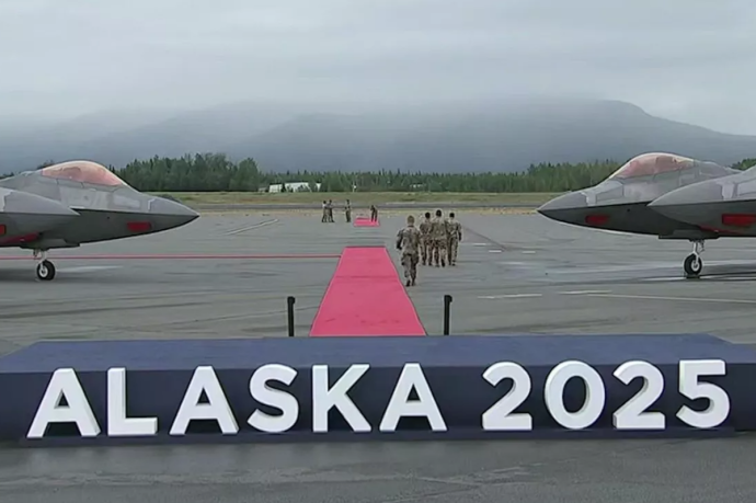 Представитель МИД РФ оценила реакцию западных СМИ на красную дорожку для Путина на Аляске Представитель МИД РФ оценила реакцию западных СМИ на красную дорожку для Путина на Аляске