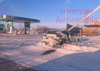Иномарку искорежило в ДТП в Благовещенске