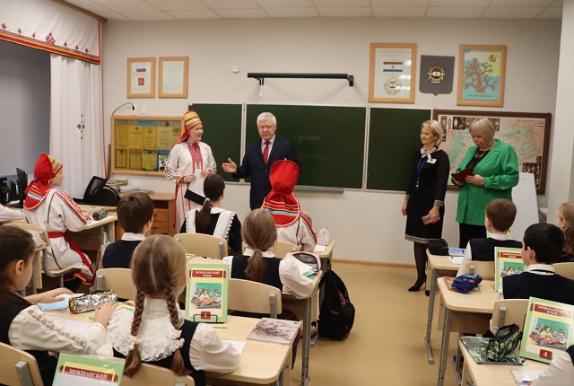 Депутат Госдумы РФ Василий Пискарев проинспектировал ход капитального ремонта школ в Саранске Депутат Госдумы РФ Василий Пискарев проинспектировал ход капитального ремонта школ в Саранске