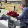 Власти ЛНР почтили память погибших при обстреле у здания администрации Луганска