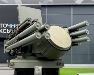 Новейший «Панцирь-СМД-Е» удивляет количеством установленных на него ракет